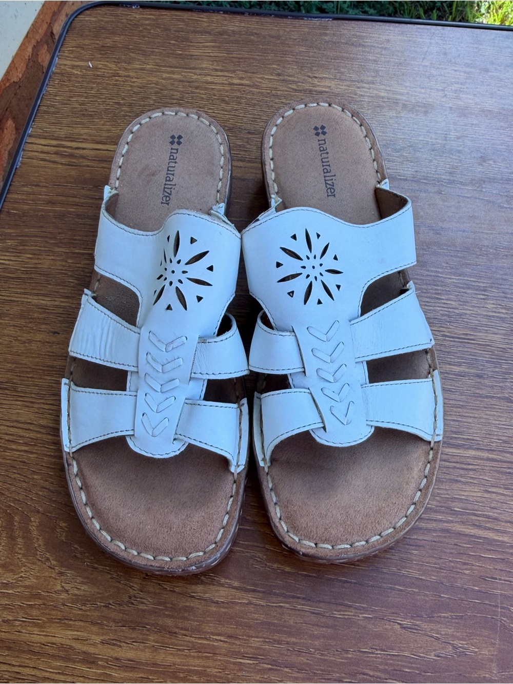Naturalizer Carnival Leather Slide Sandals Women’s US 8.5 White Comfort